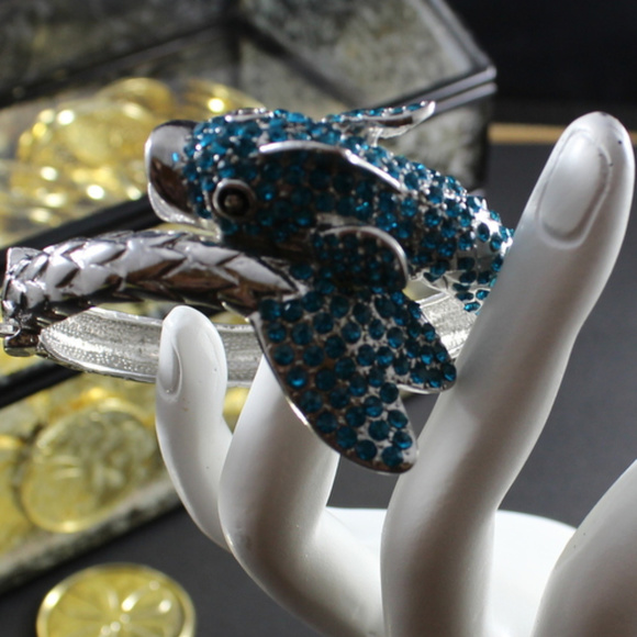 Blue Koi Silver Tone Fish Clamper Bracelet - Picture 4 of 5